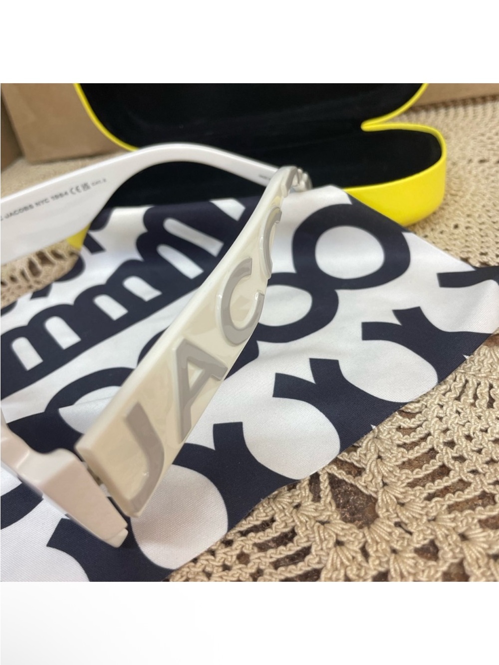 Marc Jacobs White Sunglasses, NWOT, full inclusion  with Yellow Case, dusty - Picture 7 of 7